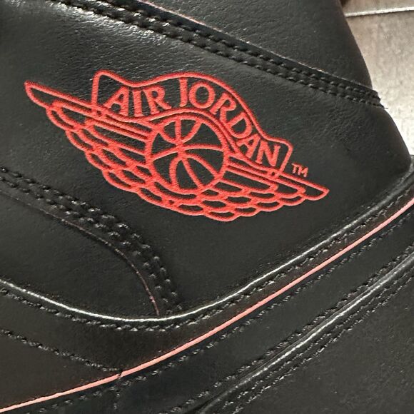 Nike Air Jordan 1 Retro 2015 Mid Black Red 554724-028 Men Size 11 - Picture 8 of 10